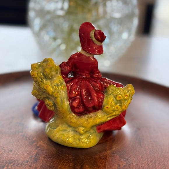 Royal Doulton miniature figurine "Lydia" HN 1808. Girl sitting in a garden. - Picture 3 of 8